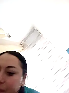 Snapshot of Lesly_10- chatting on 10-04-25, 09:13 Lesly 10- online show from 10-04-25, 09:13