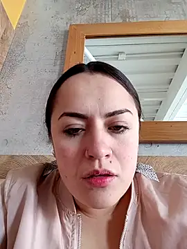 Snapshot of Lesly_10- chatting on 10-14-25, 01:01 Lesly 10- online show from 10-14-25, 01:01