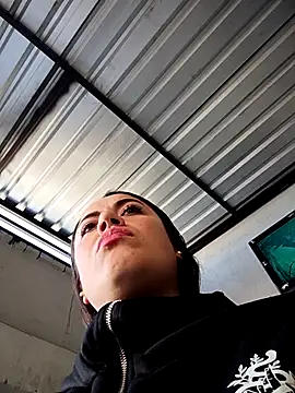 Snapshot of Lesly_10- chatting on 11-07-25, 01:55 Lesly 10- online show from 11-07-25, 01:55