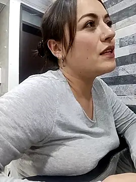 Snapshot of Lesly_10- chatting on 11-08-25, 02:23 Lesly 10- online show from 11-08-25, 02:23