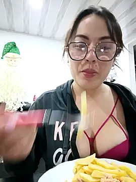 Snapshot of Lesly_10- chatting on 11-12-25, 03:29 Lesly 10- online show from 11-12-25, 03:29