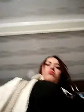 Snapshot of Lesly_10- chatting on 11-13-25, 03:55 Lesly 10- online show from 11-13-25, 03:55