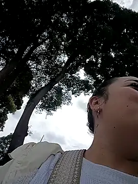 Snapshot of Lesly_10- chatting on 11-17-25, 05:41 Lesly 10- online show from 11-17-25, 05:41