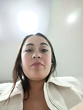 Snapshot of Lesly_10- chatting on 11-20-25, 06:29 Lesly 10- online show from 11-20-25, 06:29