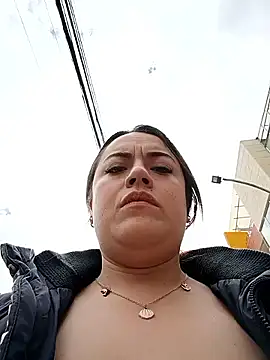 Snapshot of Lesly_10- chatting on 11-25-25, 03:01 Lesly 10- online show from 11-25-25, 03:01