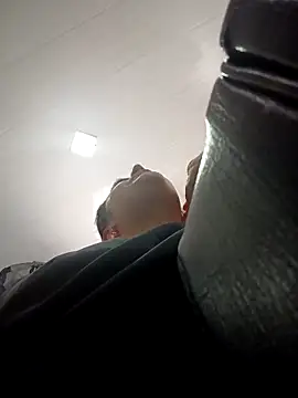 Snapshot of Lesly_10- chatting on 11-26-25, 02:18 Lesly 10- online show from 11-26-25, 02:18