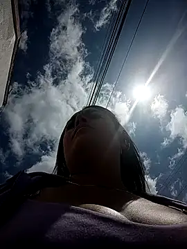 Snapshot of Lesly_10- chatting on 12-19-25, 05:31 Lesly 10- online show from 12-19-25, 05:31