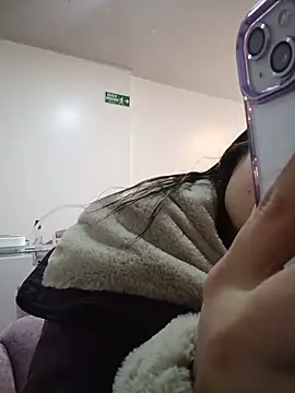 Snapshot of Lesly_10- chatting on 06-18-26, 03:38 Lesly 10- online show from 06-18-26, 03:38