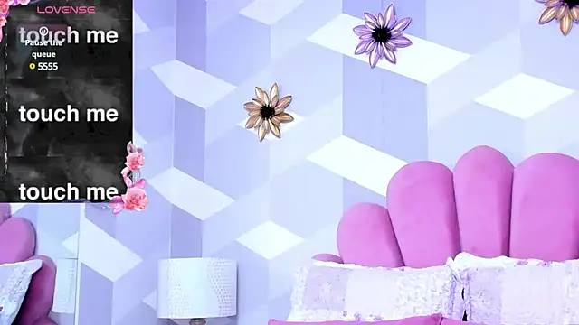 Snapshot of KylieMonnett chatting on 02-03-25, 10:11 KylieMonnett online show from 02-03-25, 10:11