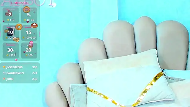 Snapshot of KylieMonnett chatting on 03-02-25, 06:05 KylieMonnett online show from 03-02-25, 06:05