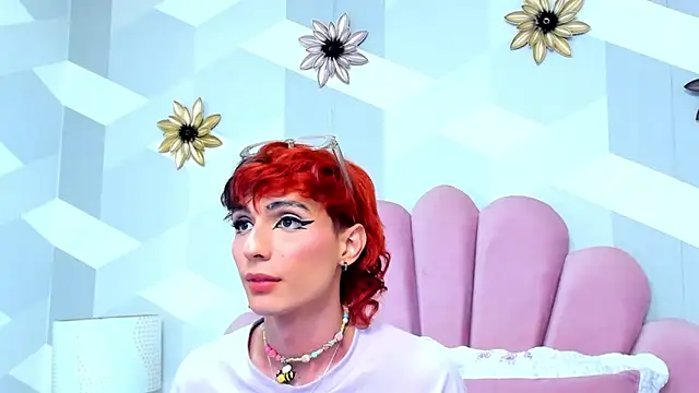 Snapshot of KylieMonnett chatting on 03-05-25, 10:44 KylieMonnett online show from 03-05-25, 10:44