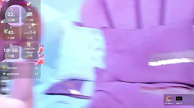 Snapshot of KylieMonnett chatting on 03-10-25, 10:04 KylieMonnett online show from 03-10-25, 10:04