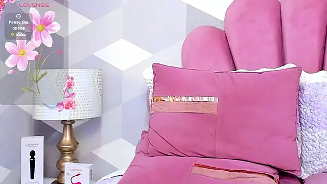 Snapshot of KylieMonnett chatting on 03-14-25, 01:16 KylieMonnett online show from 03-14-25, 01:16