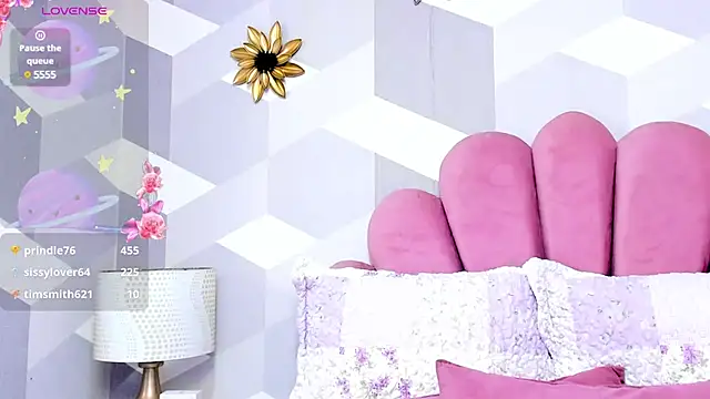 Snapshot of KylieMonnett chatting on 03-21-25, 06:27 KylieMonnett online show from 03-21-25, 06:27