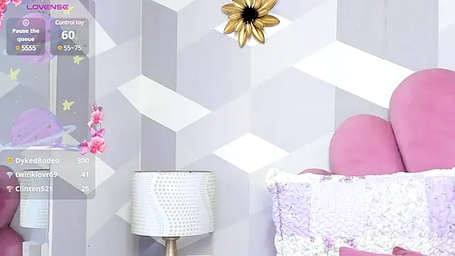 Snapshot of KylieMonnett chatting on 03-23-25, 06:37 KylieMonnett online show from 03-23-25, 06:37