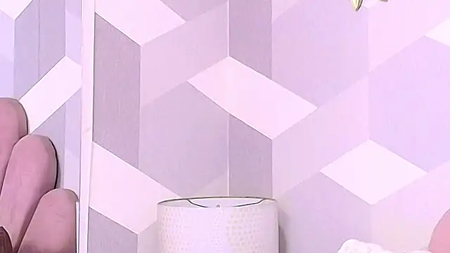 Snapshot of KylieMonnett chatting on 10-05-25, 06:50 KylieMonnett online show from 10-05-25, 06:50