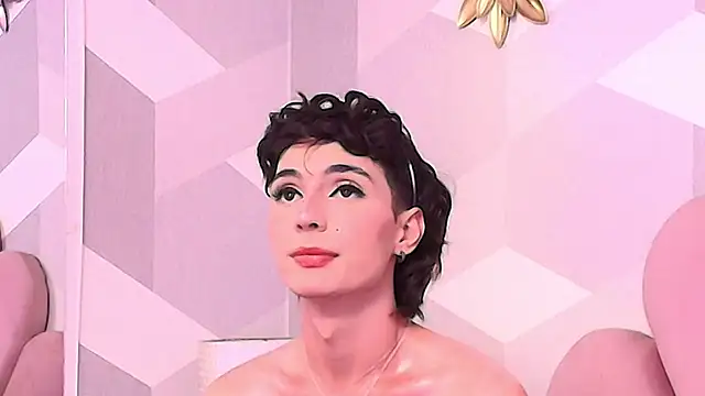 Snapshot of KylieMonnett chatting on 12-22-25, 07:55 KylieMonnett online show from 12-22-25, 07:55