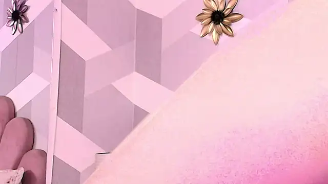 Snapshot of KylieMonnett chatting on 01-13-26, 06:24 KylieMonnett online show from 01-13-26, 06:24