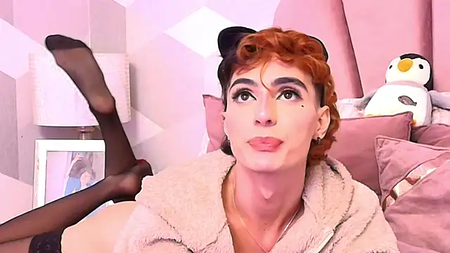 Snapshot of KylieMonnett chatting on 02-12-26, 06:52 KylieMonnett online show from 02-12-26, 06:52