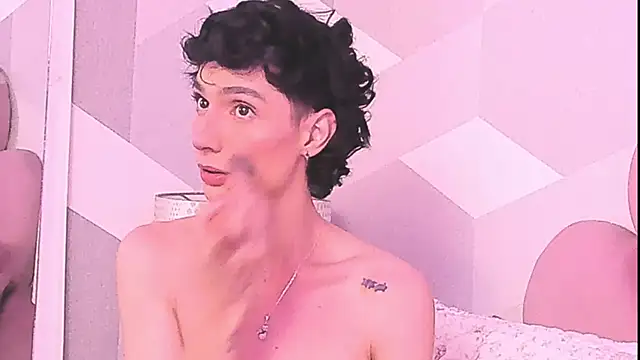 Snapshot of KylieMonnett chatting on 07-11-26, 04:37 KylieMonnett online show from 07-11-26, 04:37