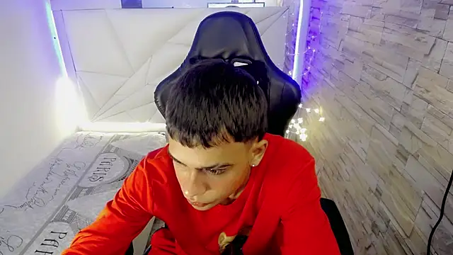 Snapshot of zacariasss_ chatting on 12-06-24, 07:45 zacariasss online show from 12-06-24, 07:45