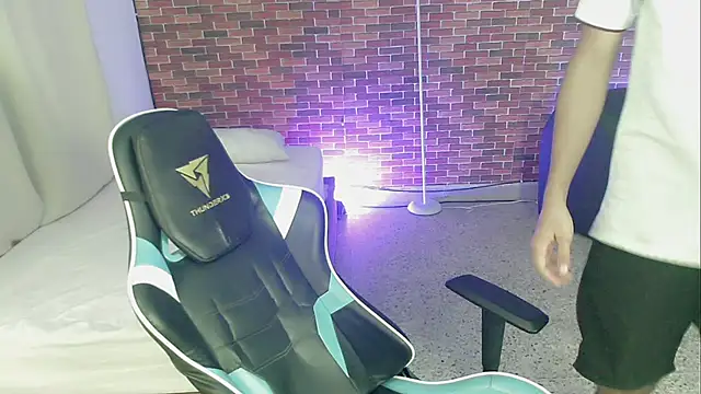 Snapshot of zacariasss_ chatting on 09-09-25, 04:01 zacariasss online show from 09-09-25, 04:01