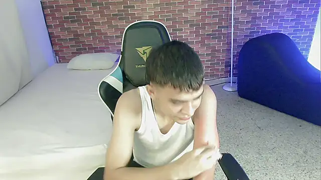 Snapshot of zacariasss_ chatting on 09-11-25, 04:12 zacariasss online show from 09-11-25, 04:12