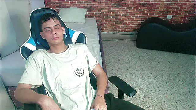 Snapshot of zacariasss_ chatting on 09-26-25, 05:00 zacariasss online show from 09-26-25, 05:00