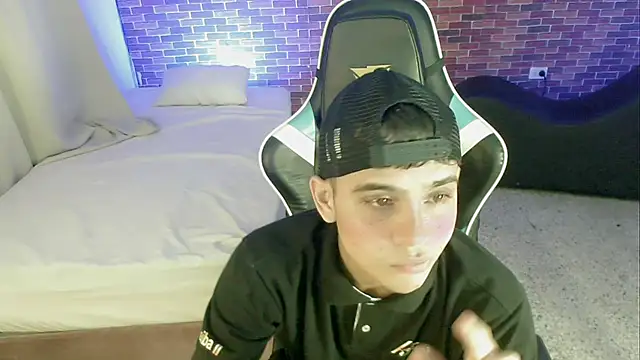 Snapshot of zacariasss_ chatting on 09-27-25, 03:55 zacariasss online show from 09-27-25, 03:55