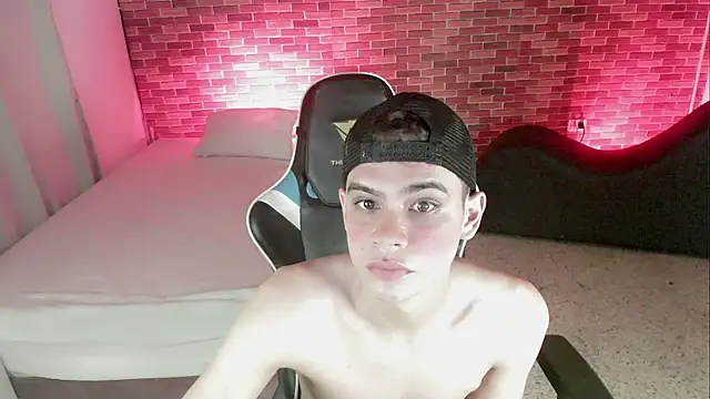 Snapshot of zacariasss_ chatting on 10-01-25, 04:07 zacariasss online show from 10-01-25, 04:07