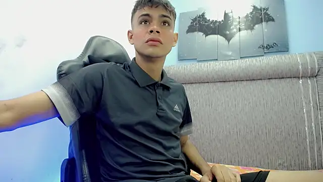 Snapshot of zacariasss_ chatting on 03-10-26, 02:33 zacariasss online show from 03-10-26, 02:33