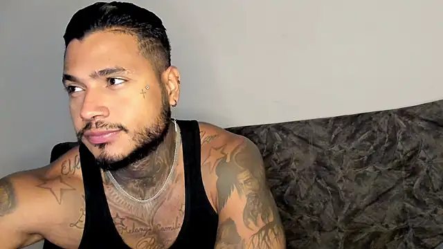 Snapshot of Exotic_tatto27121 chatting on 10-28-25, 11:07 Exotic tatto27121 online show from 10-28-25, 11:07