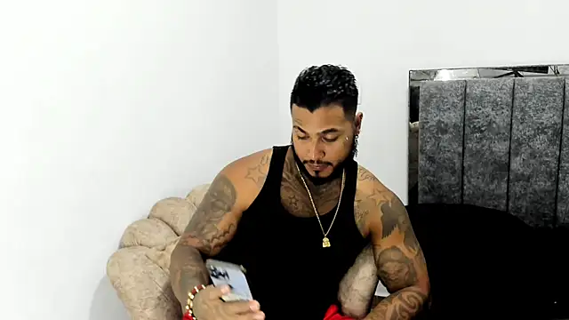 Snapshot of Exotic_tatto27121 chatting on 03-06-26, 05:48 Exotic tatto27121 online show from 03-06-26, 05:48