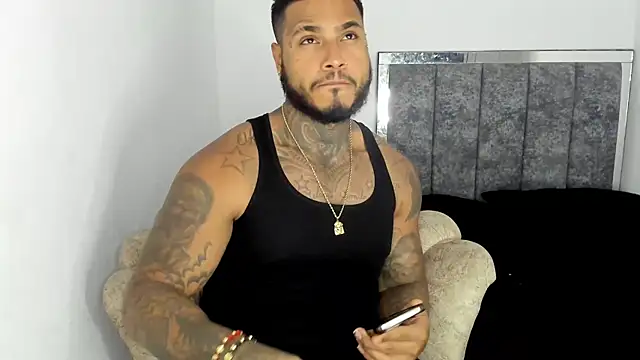 Snapshot of Exotic_tatto27121 chatting on 03-07-26, 06:32 Exotic tatto27121 online show from 03-07-26, 06:32