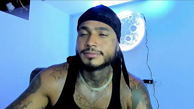 Snapshot of Exotic_tatto27121 chatting on 06-25-26, 06:29 Exotic tatto27121 online show from 06-25-26, 06:29