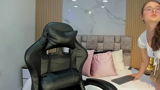 Snapshot of Khalifa_fletcher chatting on 01-31-25, 01:33 Khalifa fletcher online show from 01-31-25, 01:33