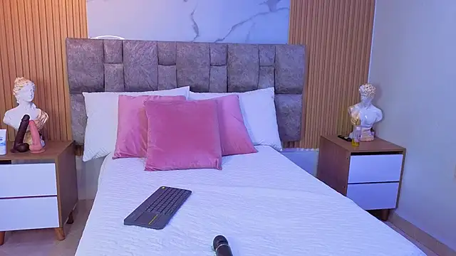 Snapshot of Khalifa_fletcher chatting on 11-21-25, 01:04 Khalifa fletcher online show from 11-21-25, 01:04