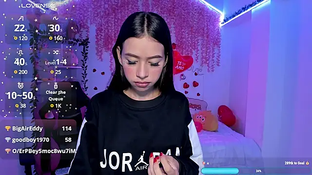 Snapshot of cat_kitty18_ chatting on 02-15-25, 07:50 cat kitty18 online show from 02-15-25, 07:50