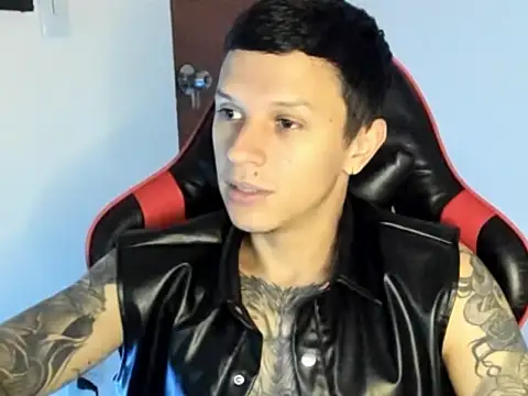 Snapshot of goodboy69l chatting on 05-23-26, 02:43 goodboy69l online show from 05-23-26, 02:43