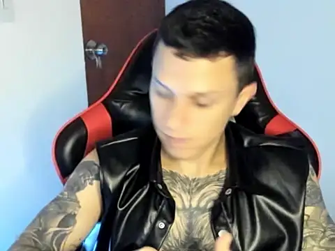 Snapshot of goodboy69l chatting on 06-07-26, 03:27 goodboy69l online show from 06-07-26, 03:27