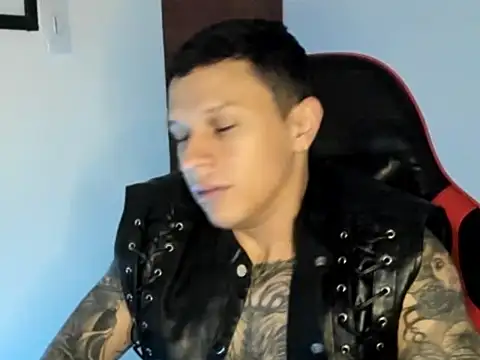 Snapshot of goodboy69l chatting on 06-10-26, 12:26 goodboy69l online show from 06-10-26, 12:26