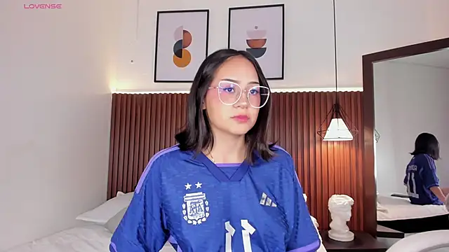 emma white 01 online show from 12-14-24, 03:18