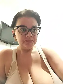 Snapshot of Madisonpalacio chatting on 07-25-26, 11:35 Madisonpalacio online show from 07-25-26, 11:35