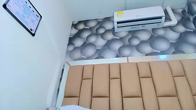 Snapshot of mss_samy chatting on 12-23-25, 03:04 mss samy online show from 12-23-25, 03:04