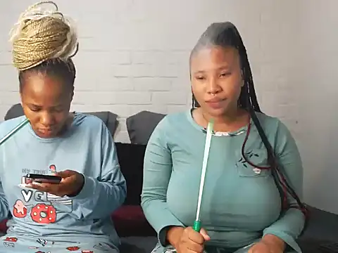 Snapshot of DrippinCaramelCutie chatting on 01-17-25, 02:29 DrippinCaramelCutie online show from 01-17-25, 02:29