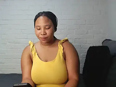 Snapshot of DrippinCaramelCutie chatting on 01-27-25, 07:46 DrippinCaramelCutie online show from 01-27-25, 07:46