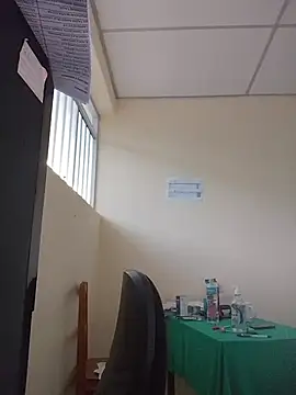 Snapshot of activo202 chatting on 12-15-25, 10:58 activo202 online show from 12-15-25, 10:58