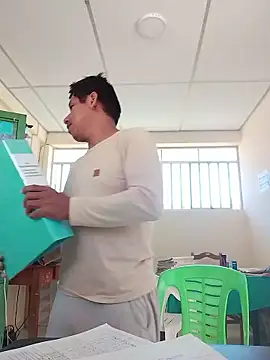 Snapshot of activo202 chatting on 01-10-26, 09:52 activo202 online show from 01-10-26, 09:52