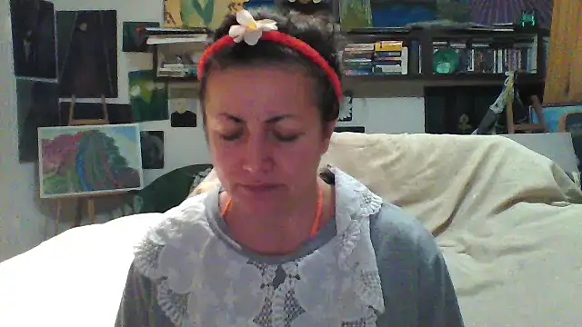 Snapshot of MariaAnaSunshine chatting on 10-15-25, 07:58 MariaAnaSunshine online show from 10-15-25, 07:58