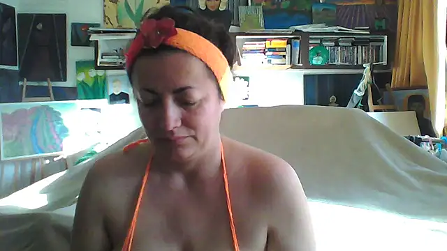 Snapshot of MariaAnaSunshine chatting on 10-19-25, 07:42 MariaAnaSunshine online show from 10-19-25, 07:42